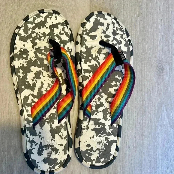REI Recycled Wide-Strap Flip-Flops Pride Rainbow  Men’s 9 sandals women’s 10 - Picture 3 of 5